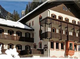 Viesnīca Hotel Alpino Plan pilsētā Selva di Val Gardena