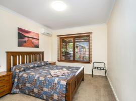 Coranda Lodge, pet-friendly hotel in Armadale