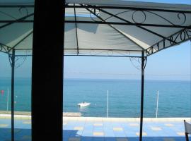 Appartamenti Sole Mare - Affitto minimo settimanale - Weekly minimum rent, vakantiewoning aan het strand in San Saba
