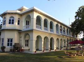 Brijraj Bhawan Palace Hotel, Hotel mit Parkplatz in Kota