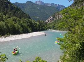 Les Acacias, hotel v destinaci Vercheny