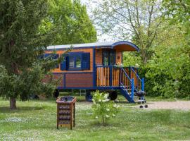 La Roulotte du Domaine de Meigné, hotel v destinaci Meigné