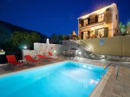 stunning tranquil villa with private pool，薩米的家庭式飯店