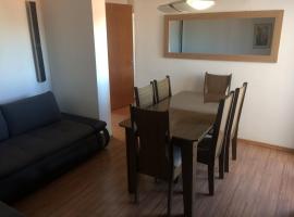 Apartamento Familiar em Campinas 9 solteiros ou 10 se 2 pessoas na cama de casal, hotel in Campinas