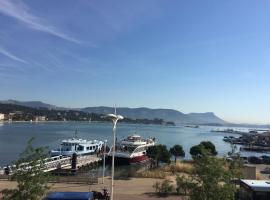 Studio Bord de Mer et VUE sur MER WIFI OFFERT, Hotel in La Seyne-sur-Mer