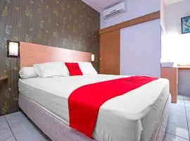 RedDoorz Syariah near BTC Fashion Mall