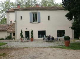 Manoir en Crau, hotel v destinaci Arles