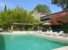 Hôtel Restaurant La Source, hotel v destinaci Villeneuvette