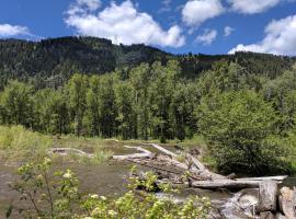 Rock Creek Mercantile & Motel, motel en Clinton