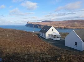 Waterfall View, vacation home in Milovaig