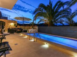 Villa Capitis in the center - Apartment with private pool, πολυτελές ξενοδοχείο στο Χβαρ
