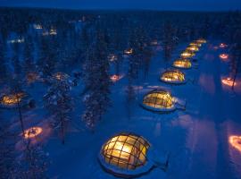 Kakslauttanen Arctic Resort - Igloos and Chalets: Saariselka şehrinde bir otel