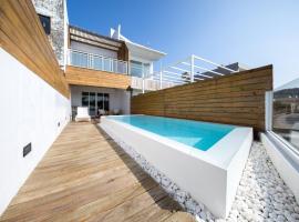 後面有灣Hooope Inn，位于车城的酒店