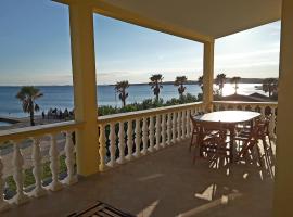 Deby beach house, hotel a Vir (Puntadura)