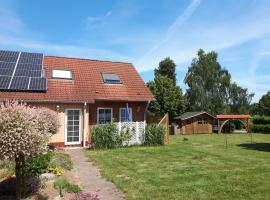 Ferienhaushälfte Lütow、Lütowのホテル