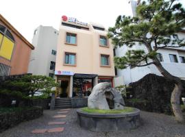 Daedong Hotel, hotel cerca de Centro comercial subterráneo Jeju Jungang, Jeju