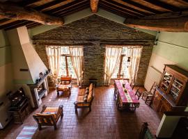 Il Nido - Private villa with pool and jacuzzi, holiday home sa Castelnuovo di Garfagnana