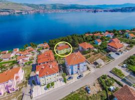 Apartments Pava, hotel v destinácii Okrug Donji