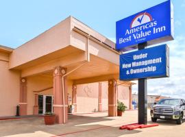 Americas Best Value Inn Clute, hotel amb aparcament a Clute