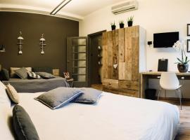 Suite11 Como apartment: Como'da bir otel