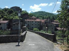 Il rifugio degli Angeli，Codiponte的有停車位的飯店