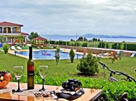 Panoramic Sea View Apartment, resort i Ravda