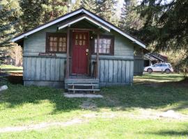 Rundle Chalets, villa in Canmore