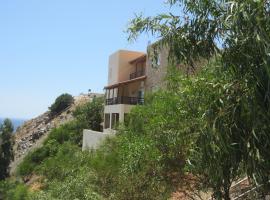 Sfinias Apartments, hotel in Kali Limenes