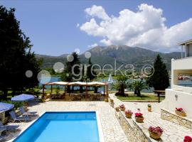 Geni Garden Apartments, hotel u blizini znamenitosti 'Otok Skorpios' u gradu 'Yénion'
