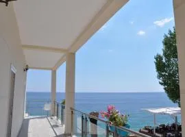 Guesthouse Riviera "XH&M" Dhermi