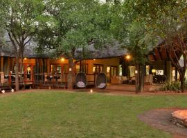Black Rhino Game Lodge, cabin in Pilanesberg