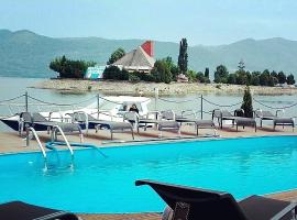 Pensiunea Oliver, hotel con piscina en Orşova