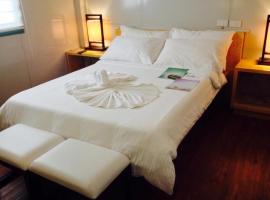 Shore Time Hotel - Annex, hotel i Boracay