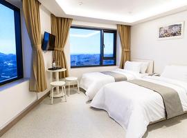 Rezion Hotel, hotel malapit sa Pyoseon Beach, Seogwipo