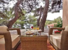 Beautiful apartment by the sea