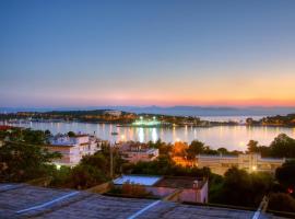Vouliagmeni Stylish Homes by BluPine, hotel in Athens