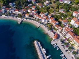 Apartments Lara، فندق في بودغورا