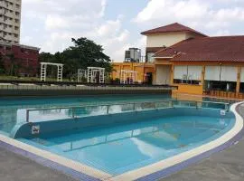 D Savoy Famosa Condo