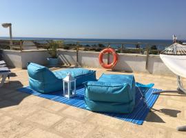 Casa Bianca & BLU a due passi dal mare, διαμέρισμα σε Lido Marini