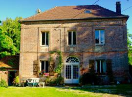 Country House - Spacious and Tranquil, orlofshús/-íbúð í Brétigny