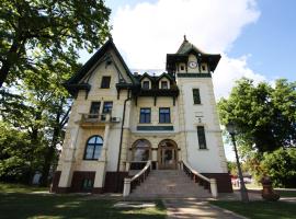 Guest House Vila Lujza, hotel para famílias em Palić