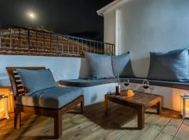 Evagelia's deluxe villa-Jacuzzi in Skopelos center