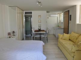 Cosy Studio with Garden / Individual apartment, self-catering accommodation in Athens