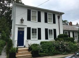 Dot's Landing Garden Room, hotel in Niagara on the Lake