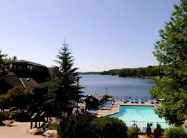 Rocky Crest Golf Resort, family hotel in MacTier