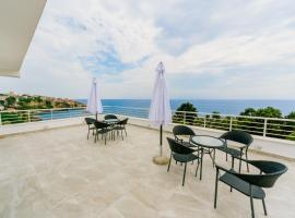 Teuta Apartments, hotel rom&aacute;ntico en Ulcinj