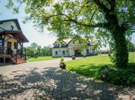 Agroturystyka Oświęcim, hotel con estacionamiento en Skidzin