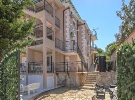 Apartments Bellavista: Luštica, Mavi Mağara Luštica Koyu yakınında bir otel