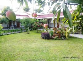 Minine Guesthouse, habitación en casa particular en Silang