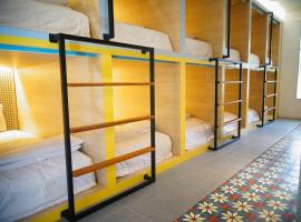 Borough Capsule Hostel Bali, hotel in Legian